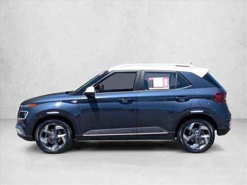 Used 2025 Hyundai Venue Limited FWD image 9