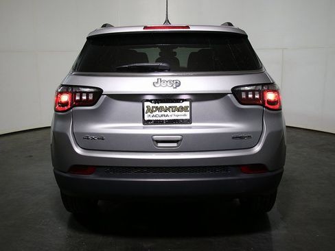 Used 2022 Jeep Compass Latitude image 10