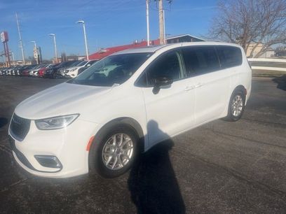 Used 2024 Chrysler Pacifica Touring-L