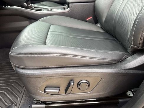 Used 2025 Kia Sorento EX w/ Panoramic Sunroof Package FWD image 18