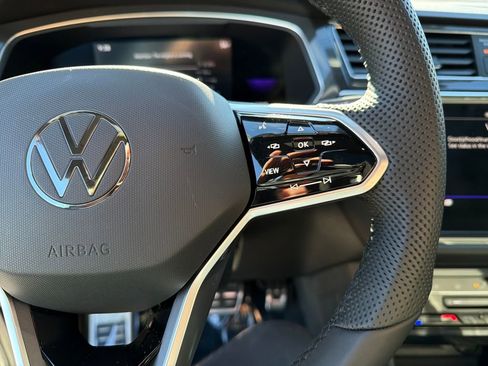 Used 2022 Volkswagen Tiguan SE R-Line image 23