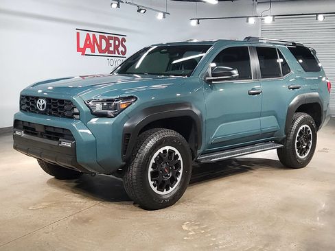 Certified 2025 Toyota 4Runner TRD Off-Road AWD/4WD image 3