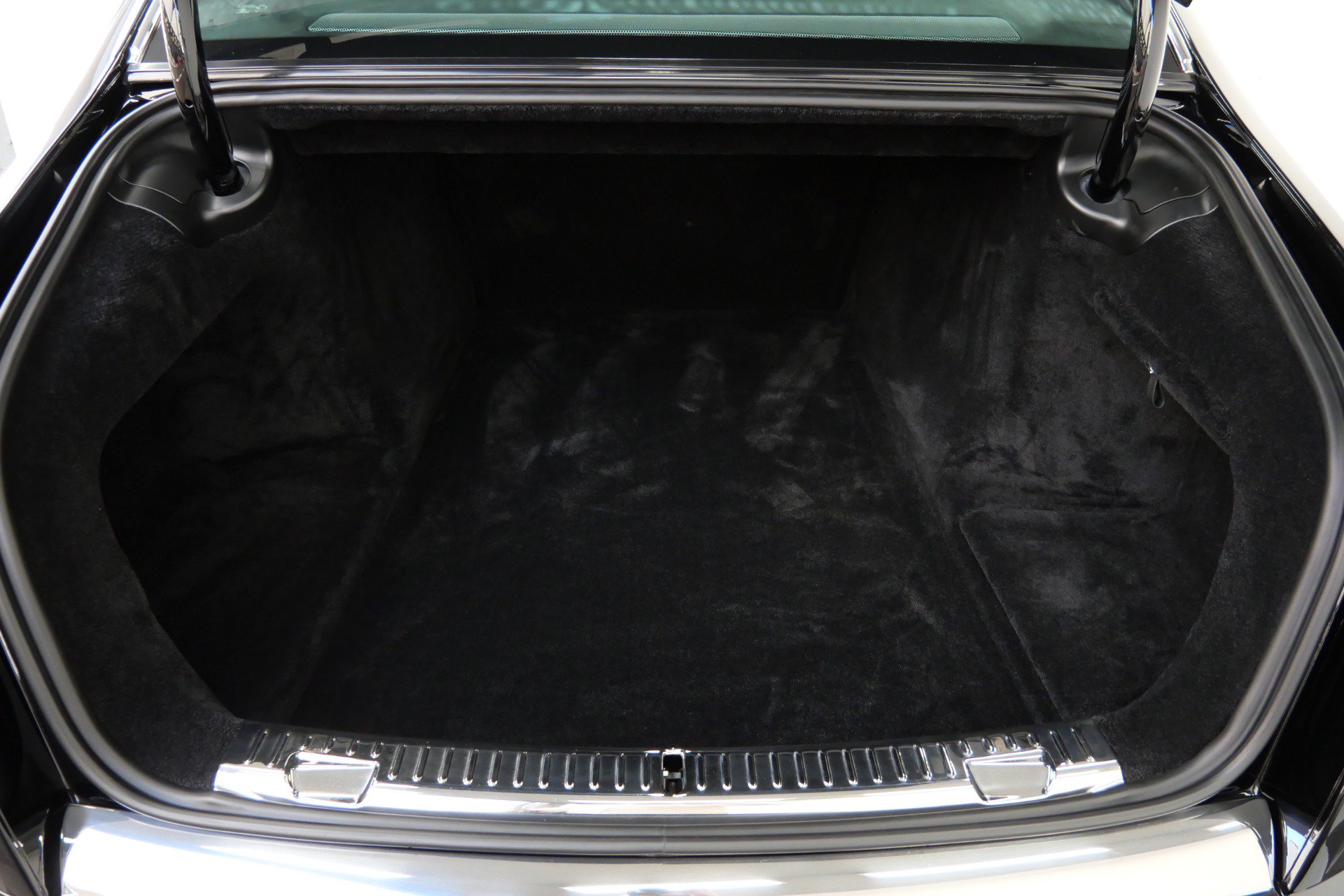 Used 2019 Rolls-Royce Phantom Sedan RWD image 19