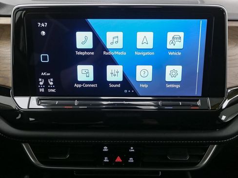 Used 2024 Volkswagen Atlas SE w/ Black Wheel Package image 25