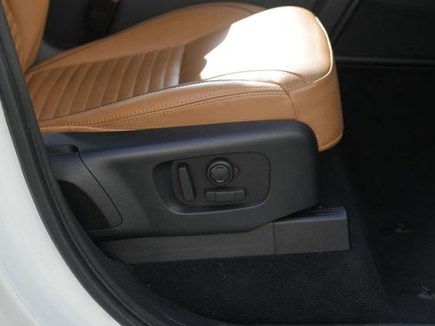 Used 2019 Land Rover Discovery HSE AWD/4WD image 34