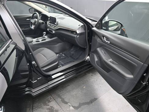 Certified 2025 Nissan Altima 2.5 SV image 11