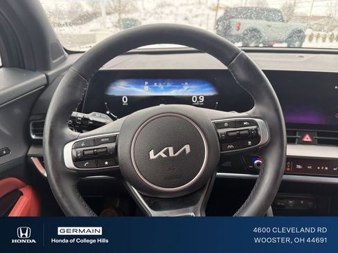 Used 2025 Kia Sportage SX image 19
