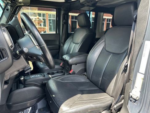 Used 2018 Jeep Wrangler Unlimited Sahara AWD/4WD image 5