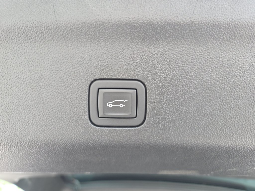 Certified 2023 GMC Yukon SLT w/ SLT Premium Package AWD/4WD image 14