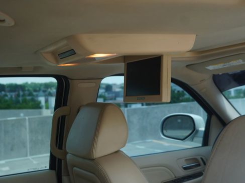 Used 2008 Cadillac Escalade AWD image 9