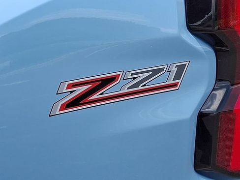 Used 2025 Chevrolet Colorado Z71 w/ Technology Package AWD/4WD image 27
