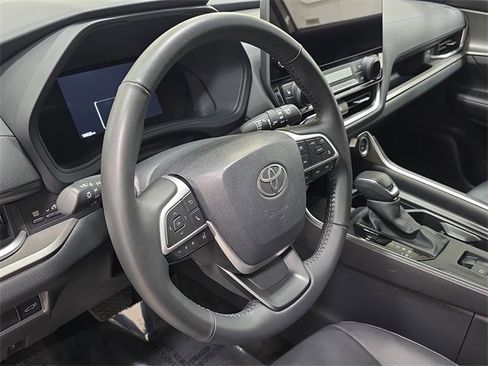 Used 2025 Toyota Grand Highlander AWD image 13
