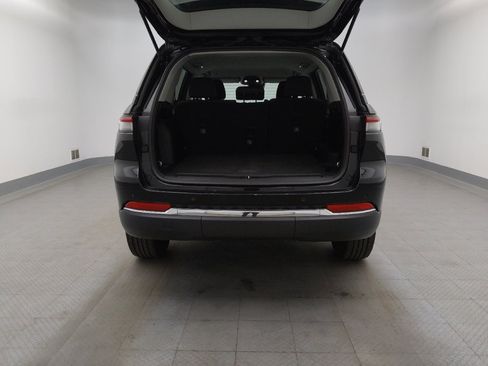 Used 2023 Jeep Grand Cherokee Laredo AWD/4WD image 29