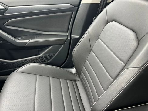 Used 2024 Volkswagen Jetta SE image 27