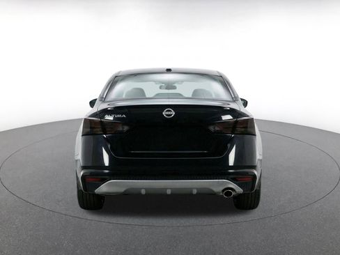 Used 2025 Nissan Altima 2.5 SV FWD image 8