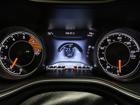 Used 2019 Jeep Cherokee Limited w/ Technology Group AWD/4WD image 8