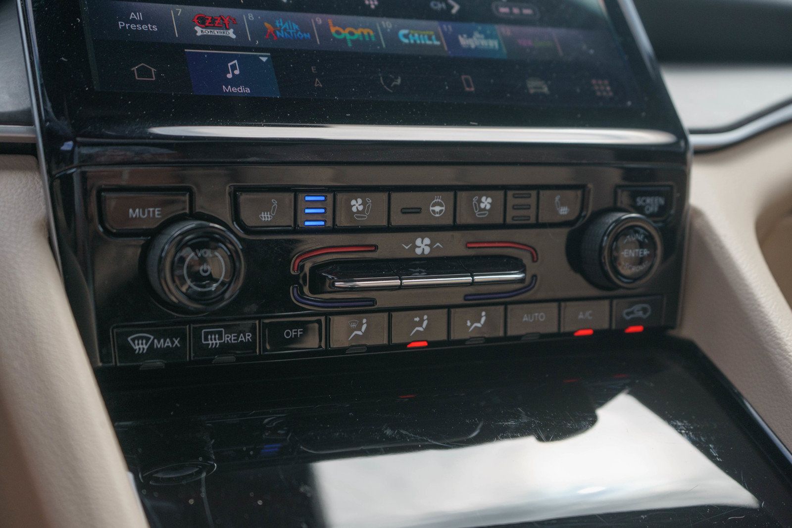 Used 2023 Jeep Grand Cherokee 4WD 4xe w/ Luxury Tech Group II image 19
