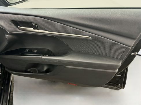 Used 2025 Toyota Camry SE FWD image 33