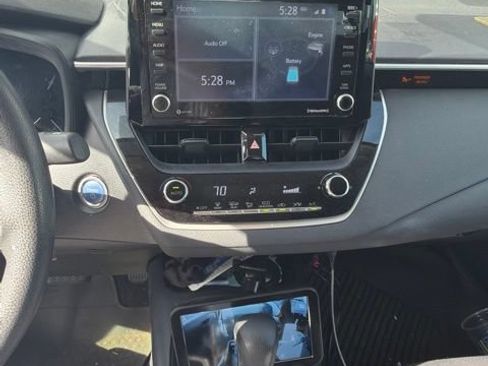 Used 2022 Toyota Corolla LE FWD image 4
