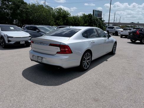 Used 2018 Volvo S90 T5 Momentum w/ Convenience Package FWD image 5