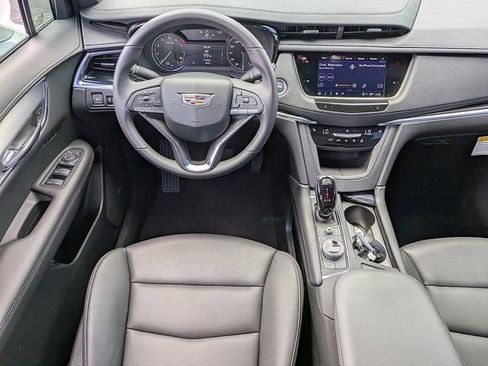 New 2025 Cadillac XT6 Luxury image 17