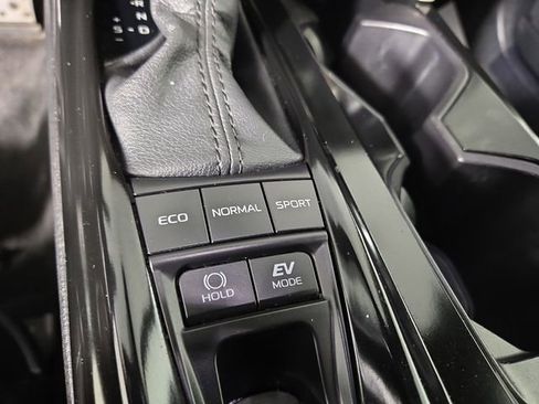 Used 2025 Toyota Camry SE FWD image 27