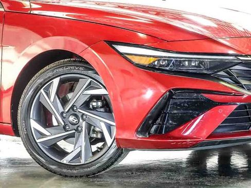 Used 2024 Hyundai Elantra Limited FWD image 4