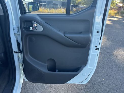 Used 2018 Nissan Frontier PRO-4X image 10