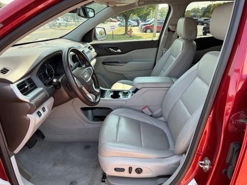 Used 2023 GMC Acadia SLT image 11