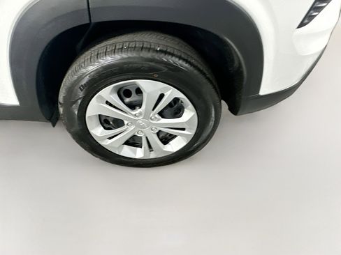 Used 2025 Chevrolet Trax LS image 11