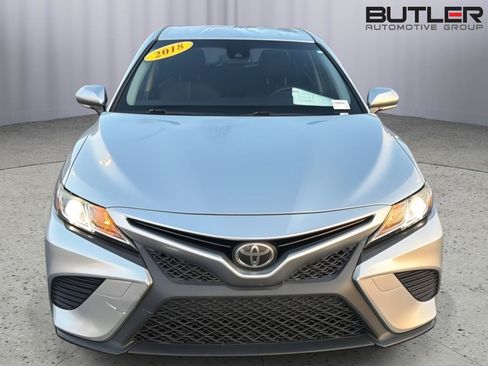 Used 2018 Toyota Camry SE w/ Convenience Package FWD image 9