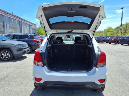 Used 2022 Chevrolet Trax LS w/ Tint and Cruise Package AWD/4WD image 8