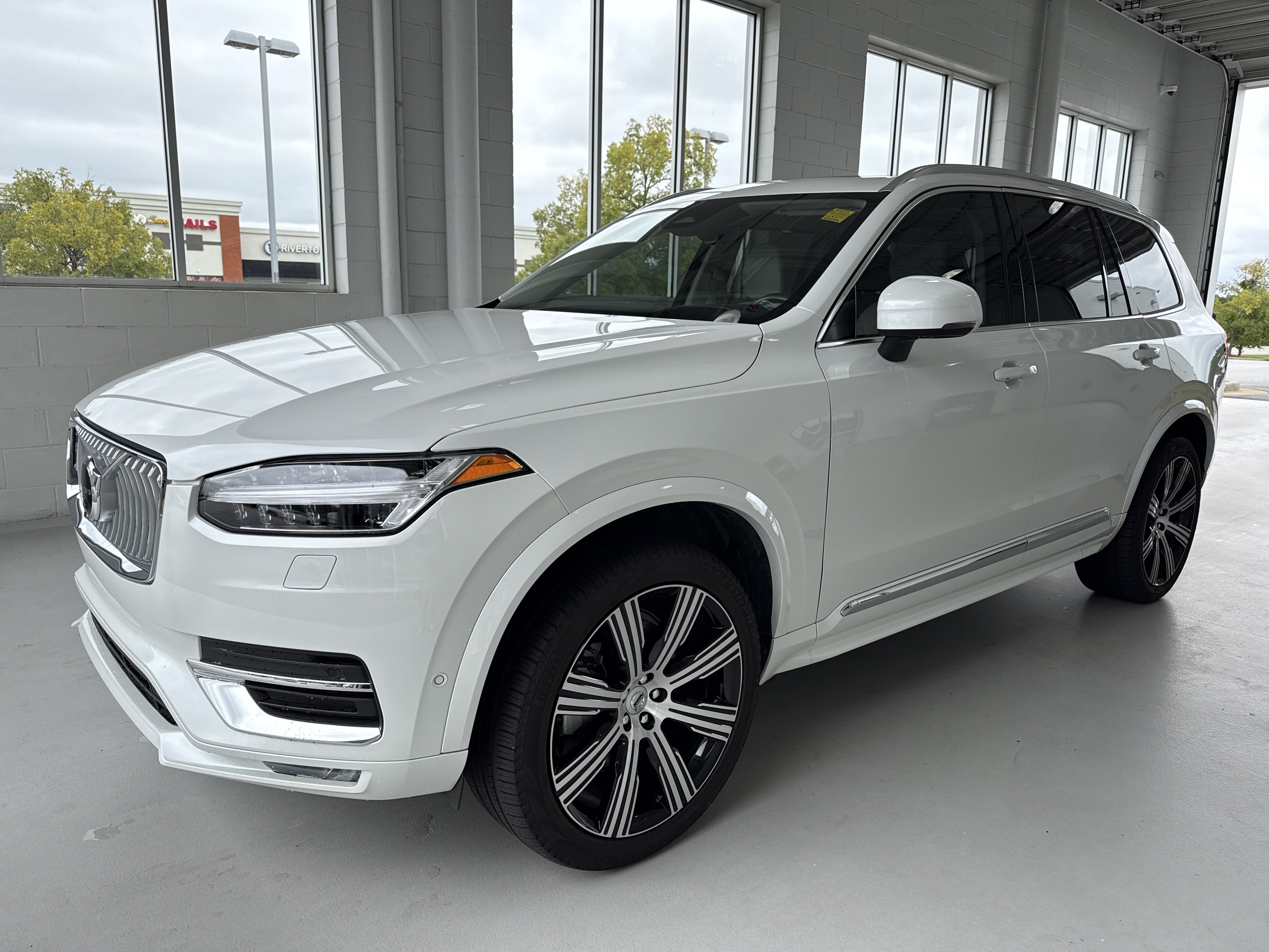 Used 2025 Volvo XC90 B6 Ultra w/ Protection Package AWD/4WD image 6