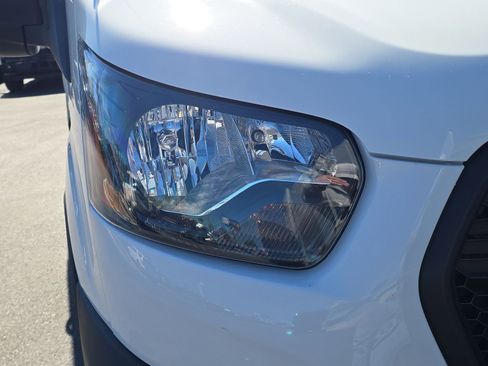 New 2026 Ford Transit 250 148 Medium Roof RWD image 8