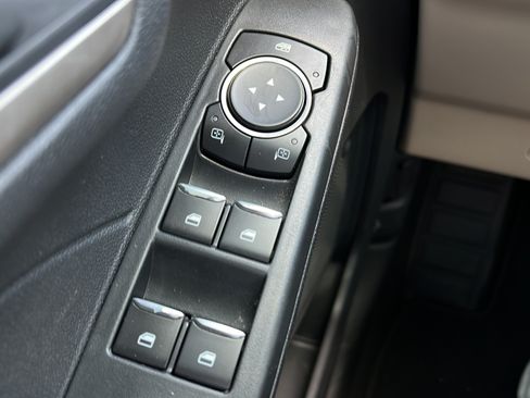 Used 2022 Ford Escape SE w/ Cold Weather Package FWD image 19