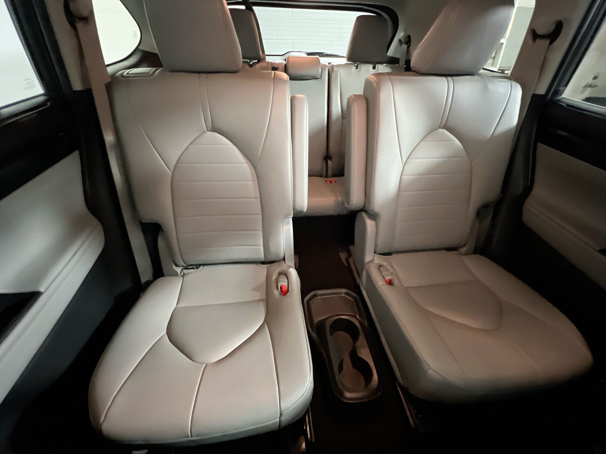 Used 2023 Toyota Highlander XLE FWD image 33