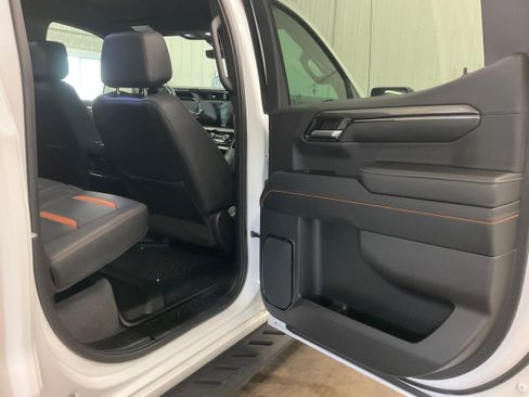 Used 2024 GMC Sierra 1500 AT4 w/ Technology Package AWD/4WD image 21