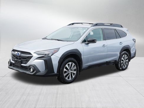 Certified 2025 Subaru Outback Premium image 3