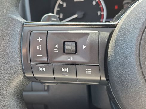 Used 2023 Nissan Rogue SV AWD/4WD image 13