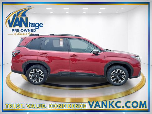Certified 2025 Subaru Forester Premium AWD/4WD image 5