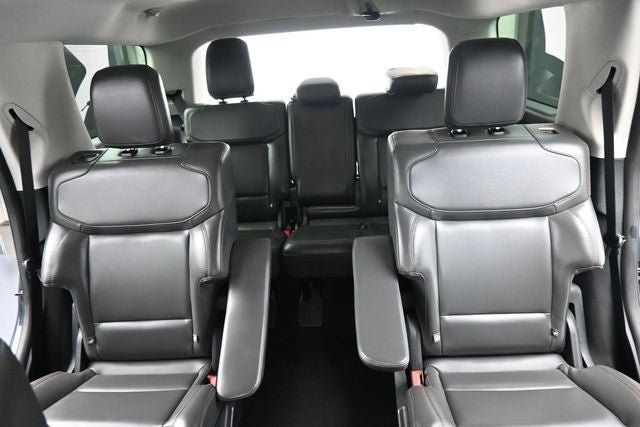 Used 2025 Ford Expedition Active AWD/4WD image 19