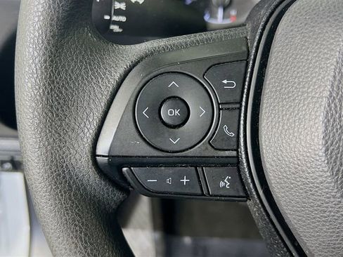 Used 2020 Toyota Corolla LE FWD image 17