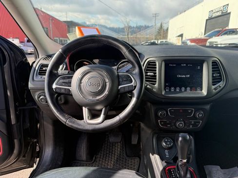 Used 2019 Jeep Compass Trailhawk image 9