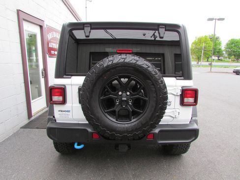 Used 2024 Jeep Wrangler Unlimited AWD/4WD image 3