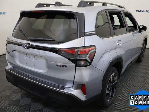 Used 2025 Subaru Forester Premium AWD/4WD image 6