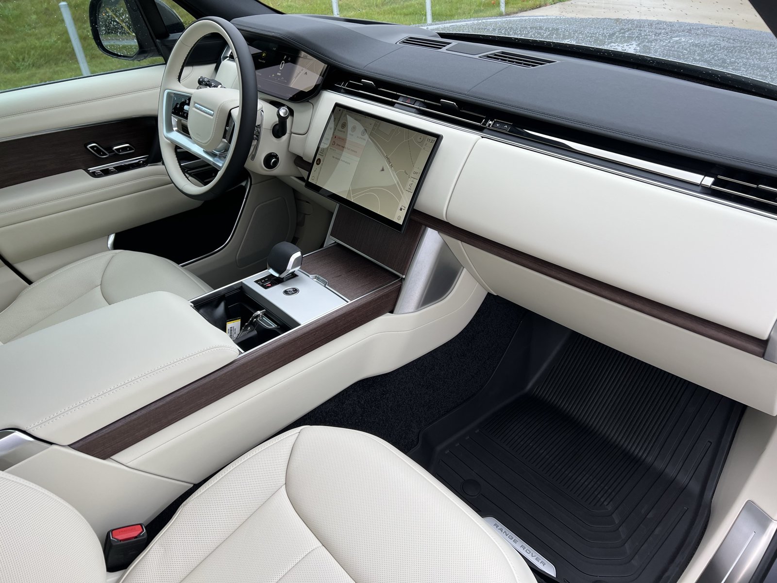 New 2026 Land Rover Range Rover SE AWD/4WD image 3