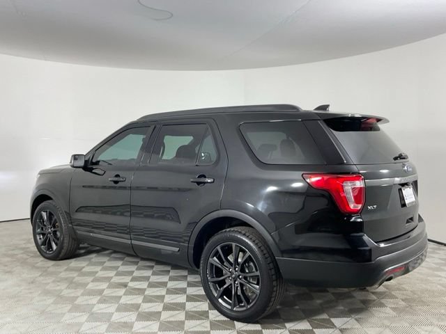 Used 2017 Ford Explorer XLT w/ Equipment Group 202A AWD/4WD image 8