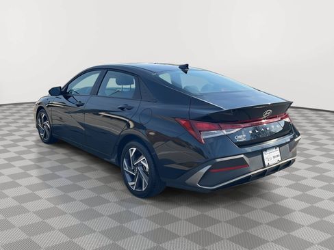 Used 2025 Hyundai Elantra Sport FWD image 9