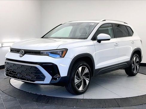 New 2026 Volkswagen Taos SE AWD/4WD image 1