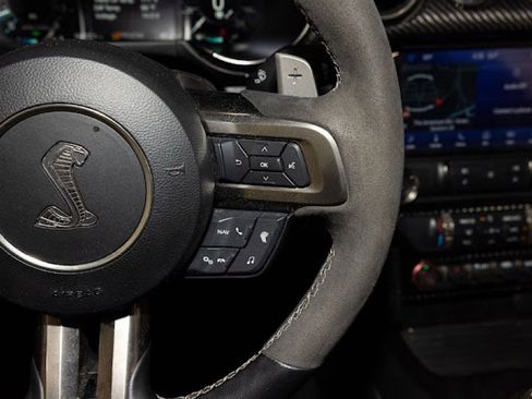 Used 2022 Ford Mustang Shelby GT500 w/ Carbon Fiber Track Pack image 41